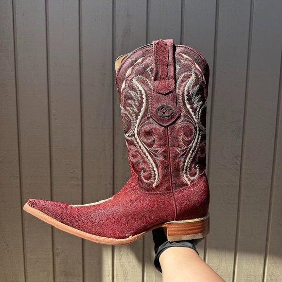 #24 Imitation Boot with Wine Stingray Finish, Model D4209 - Picture 2 of 5